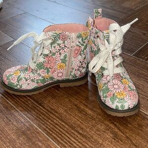 EUC Doc Marten Style Boots Cat & Jack Girls Pink Floral Size 9